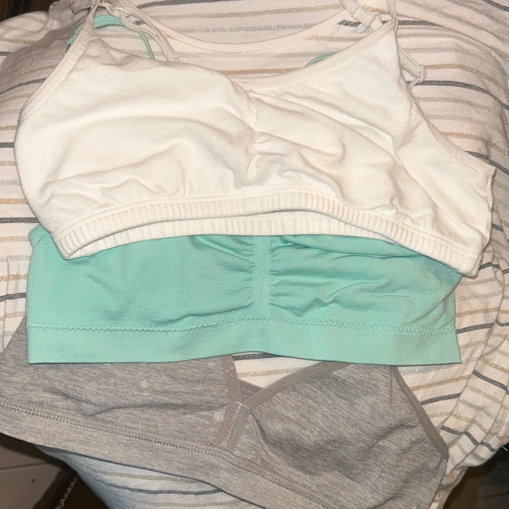 ‎ Women's Seamless Sports bralettes Set of 3 XS/S; Like New! Gently Used